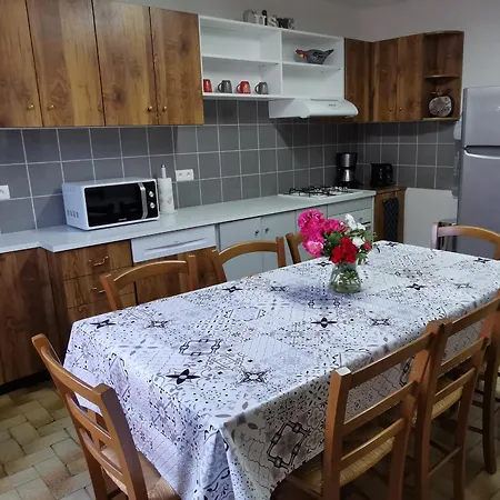 Дом отдыха Maison De Caractere Avec Jardin, Ideale Famille, Pres De Brioude, Prox. Baignade Et - Fr-1-582-314 *