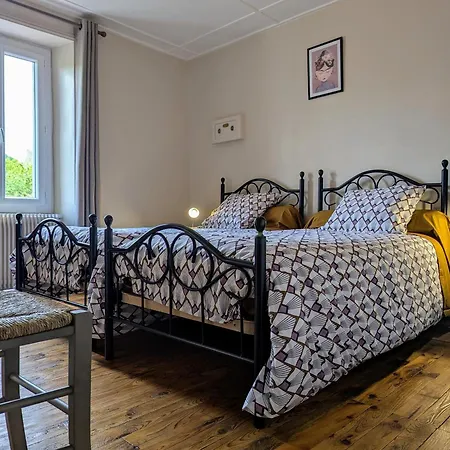 Дом отдыха Maison De Caractere Avec Jardin, Ideale Famille, Pres De Brioude, Prox. Baignade Et - Fr-1-582-314 *